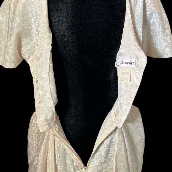 Janelle - 80's Does 40's Cream Jacquard Textured Flounce Dress - Size 11/12 - Picture 2 of 12